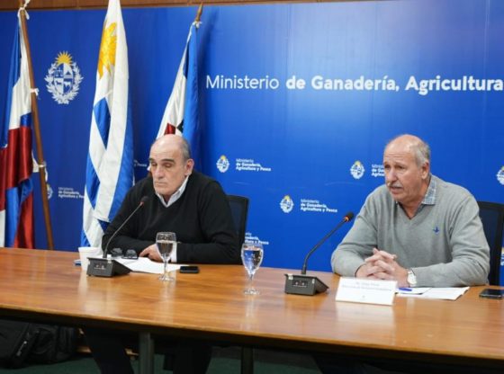 Conferencia Vacunación MGAP, Director Adjunto de Servicios Ganaderos, Jorge Viera y el director de la División Sanidad Animal, el Dr. Martín Altuna.